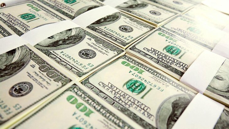 Внебиржевой курс доллара превысил 81 рубль впервые с 20 мая