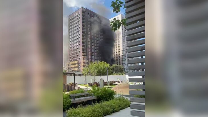 19 человек спасли из пожара на севере Москвы