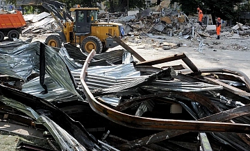 Незаконную летнюю веранду ресторана демонтировали на Ленинградском проспекте